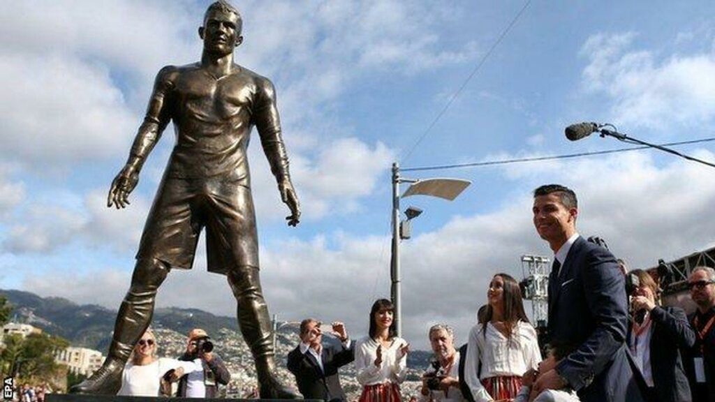 Ronaldo bronze statue