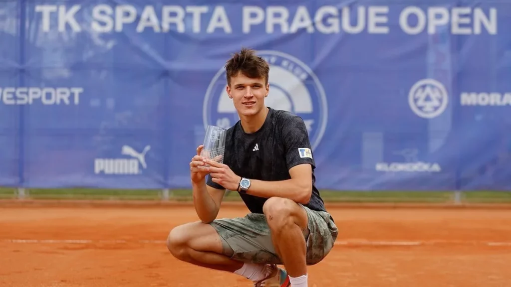 Jakub Mensik wins Prague Open 2023