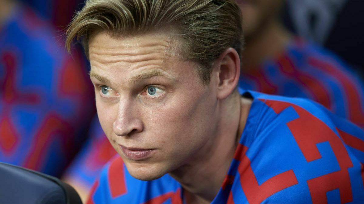 Frenkie De Jong is upset about his role at FC Barcelona