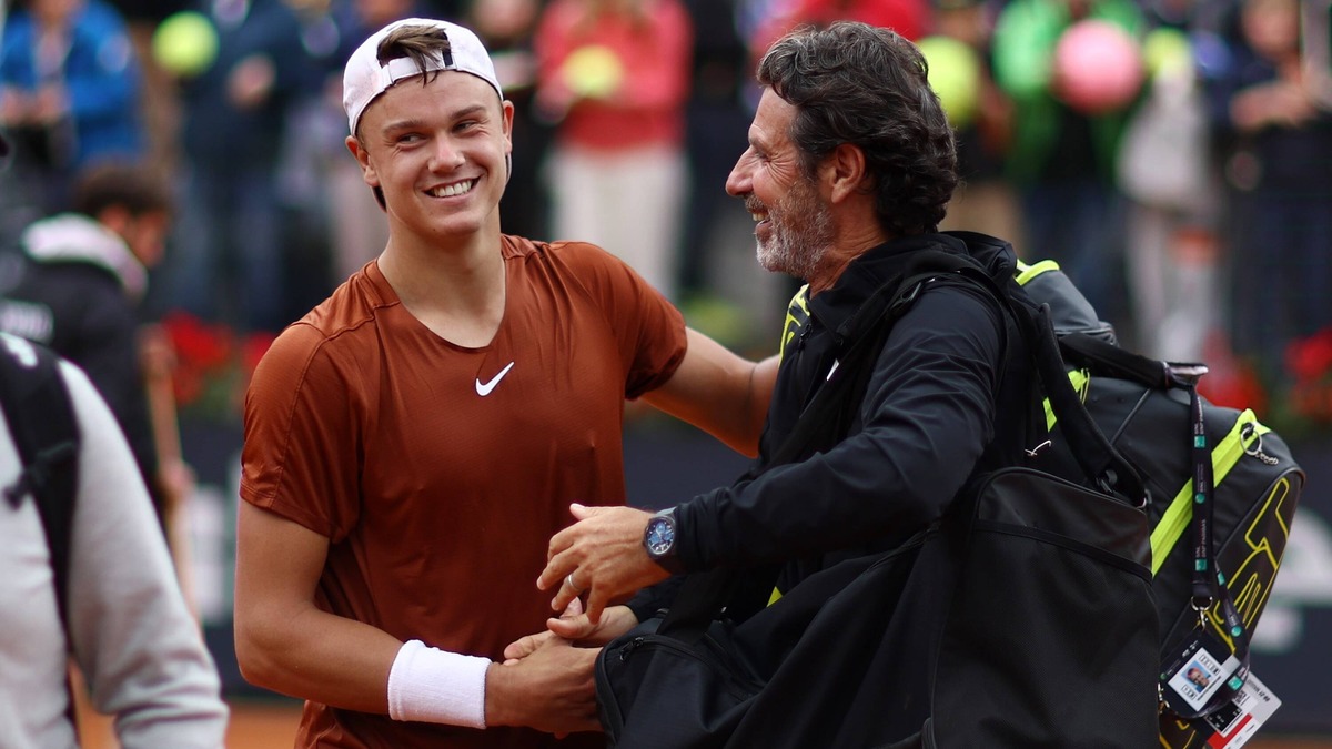 Patrick Mouratoglou and Holger Rune smiling